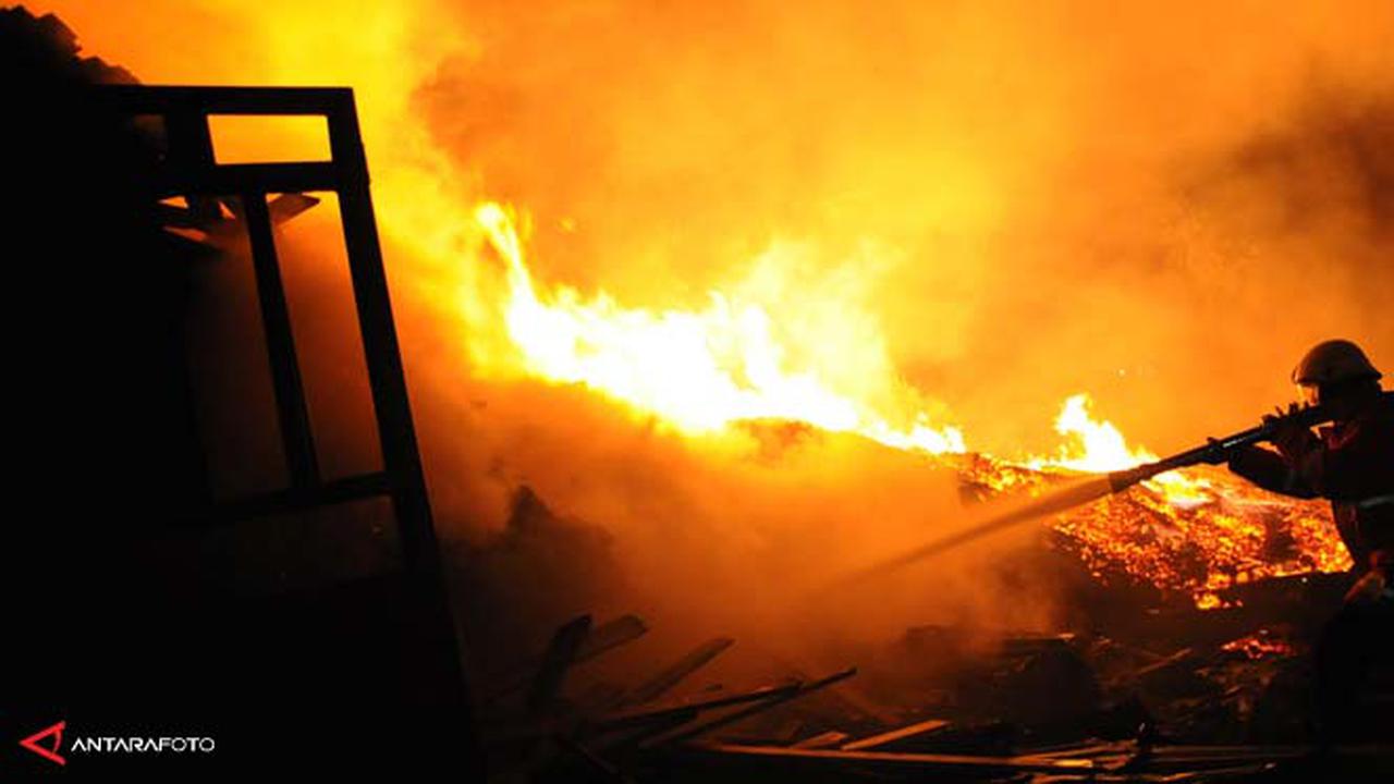 kebakaran-stok130326b.jpg