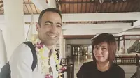 Youri Djorkaeff sudah tiba di Bali dan disambut oleh perwakilan Divisi Hubungan Internasional ICI Moratti, Lola Winata. (Dok.pribadi)