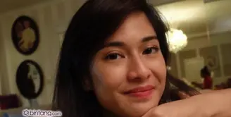 10 Bukti Kalau Dian Sastrowardoyo Cantik Alami