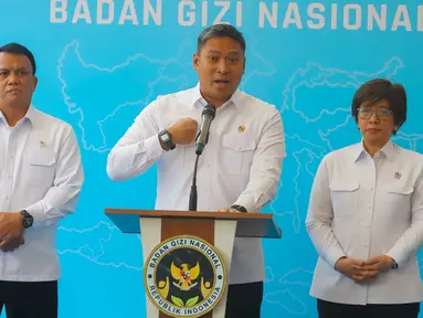 Kepala Badan Gizi Nasional (BGN) Sudaryono didampingi Wakil Kepala Badan Gizi Nasional Agustina Arumsari dan Wakil Kepala BGN Trenggono saat jumpa pers di Kantor BGN, Jakarta, Senin (27/07/2026). (KLY/ Arie Basuki)