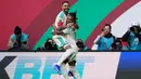Pemain Aljazira, Riyad Mahrez (kiri) merayakan gol bersama rekannya, Hicham Boudaoui dalam laga Grup E Piala Afrika 2025 melawan Sudan di Moulay Hassan Stadium, Rabat, Maroko, Rabu (24/12/2025) malam waktu setempat. (Bola.com/Mosa'ab Elshamy)