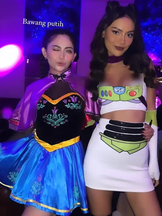 <p>Selebgram Erika Carlina juga tak kalah menarik perhatian. Ia tampil cantik dalam kostum ala Buzz Toy Story. [Instagram/rachelvennya]</p>