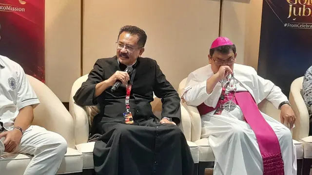 RD Yustinus Hilman Pujiatmoko bicara tentang pelibatan generasi muda dalam kegiatan rohani.