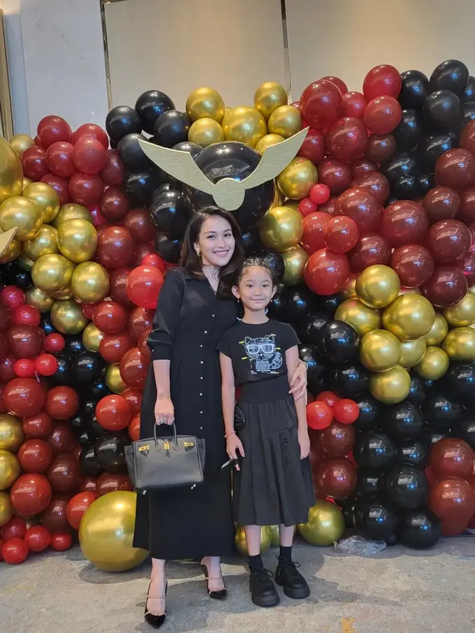 Ayu Ting Ting dan Bilqis di acara ulang tahun anak Krisdayanti. (Foto: Instagram/ayutingting92)