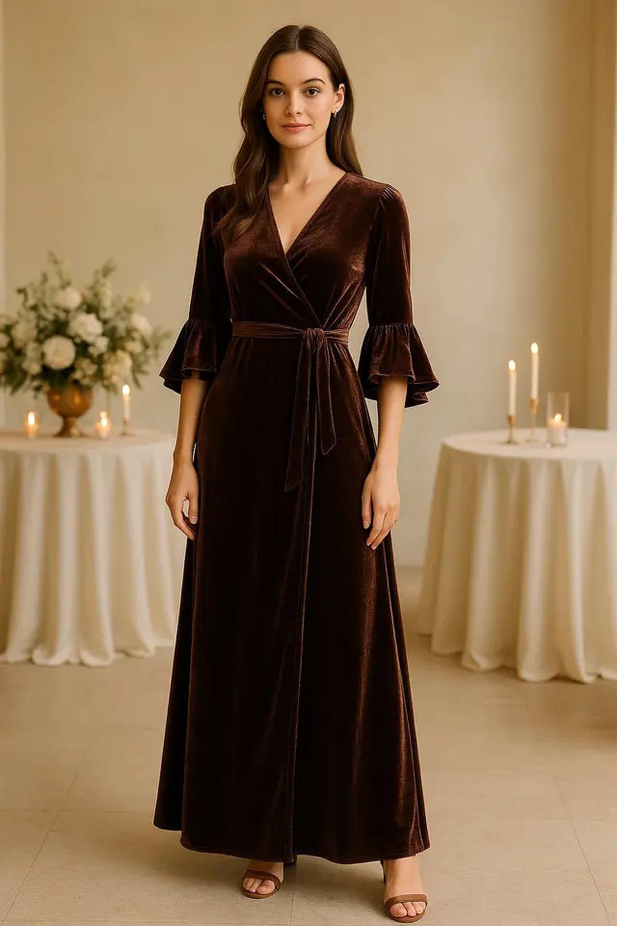 8 Inspirasi Long Dress Lengan Flare Bahan Velvet, Mewah dan Stylish