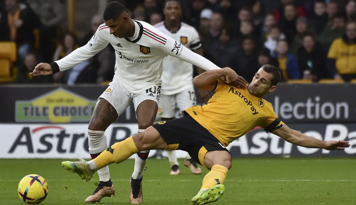Gol baru tercipta di menit ke-76. Marcus Rashford sukses melakukan aksi individu di ruang sempit di kotak penalti Wolverhampton, sekaligus menjadi gol semata wayang di laga ini. (AP Photo/Rui Vieira)