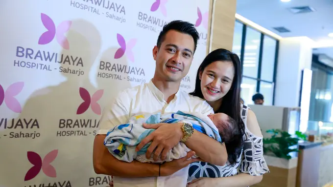 [Fimela] Eza Gionino dan Meiza Aulia