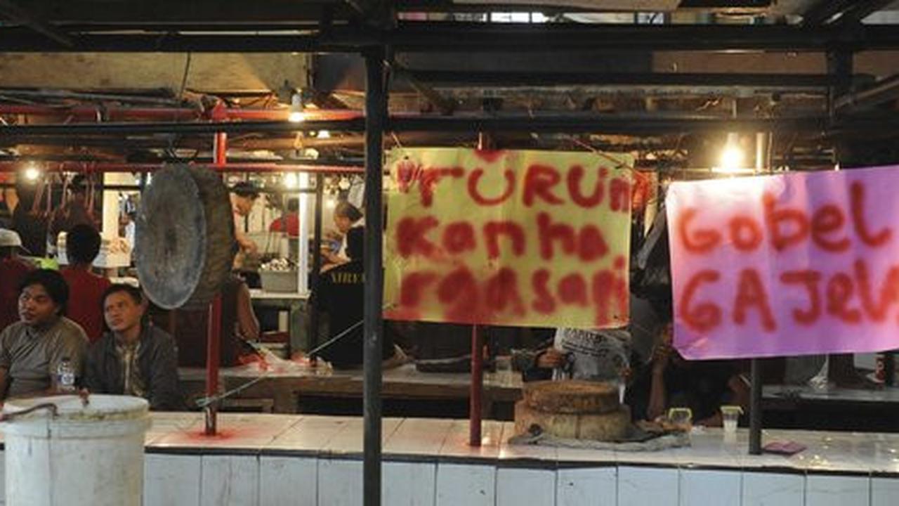 Harga daging tak kunjung turun, pedagang di Pasar Senen ancam demo