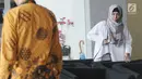 Ike Rahmawati adik kandung artis Inneke Koesherawati usai menjalani pemeriksaan oleh penyidik di gedung KPK, Jakarta, Rabu (8/8). Ike diperiksa sebagai saksi untuk tersangka Wahid Husein. (Merdeka.com/Dwi Narwoko)