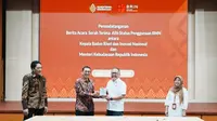 Penandatanganan Berita Serah Terima Alih Status Penggunaan BMN antara Kepala Badan Riset dan Inovasi Nasional (BRIN) dan Menteri Kebudayaan Republik Indonesia. (dok. Kementerian Kebudayaan)