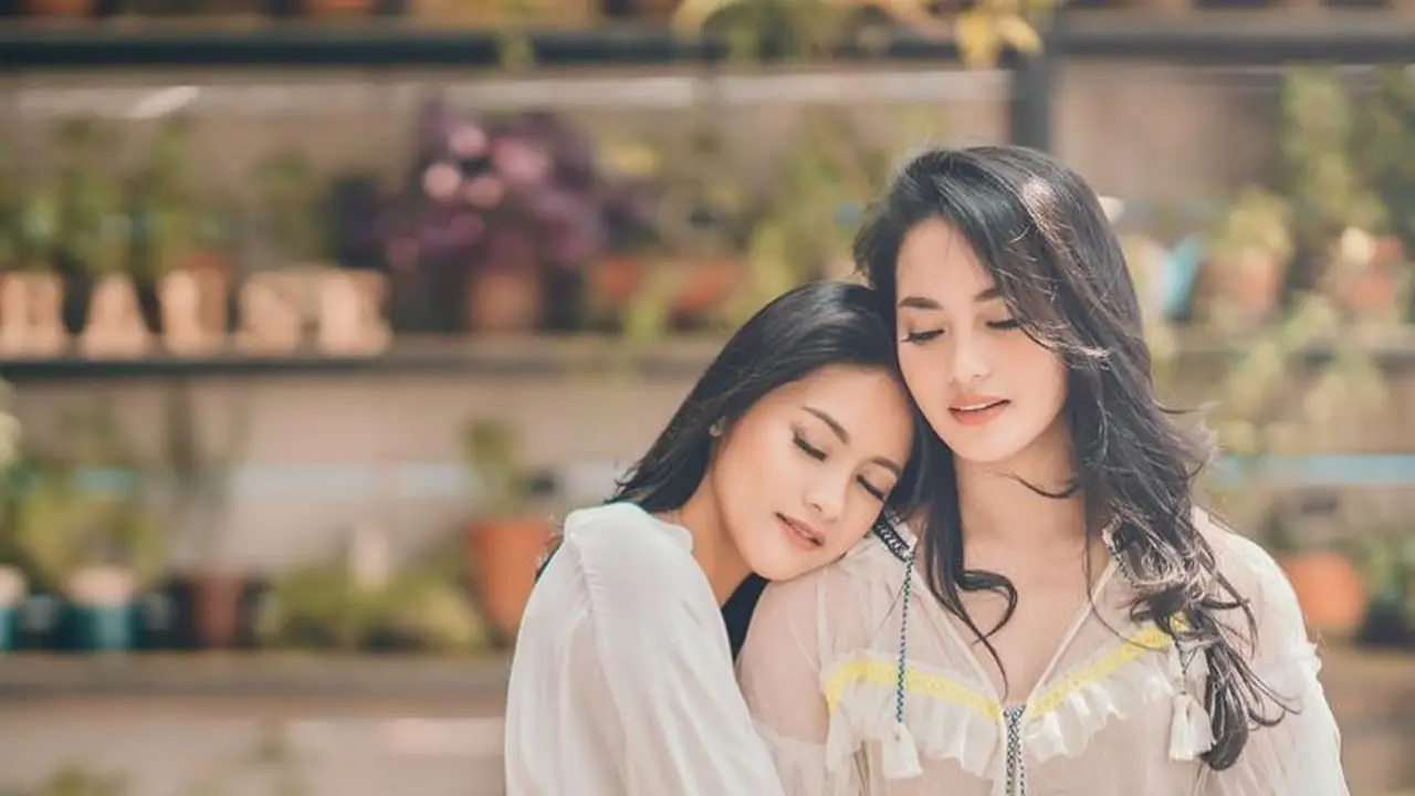 [Fimela] Rini Yulianti dan Ririn Ekawati