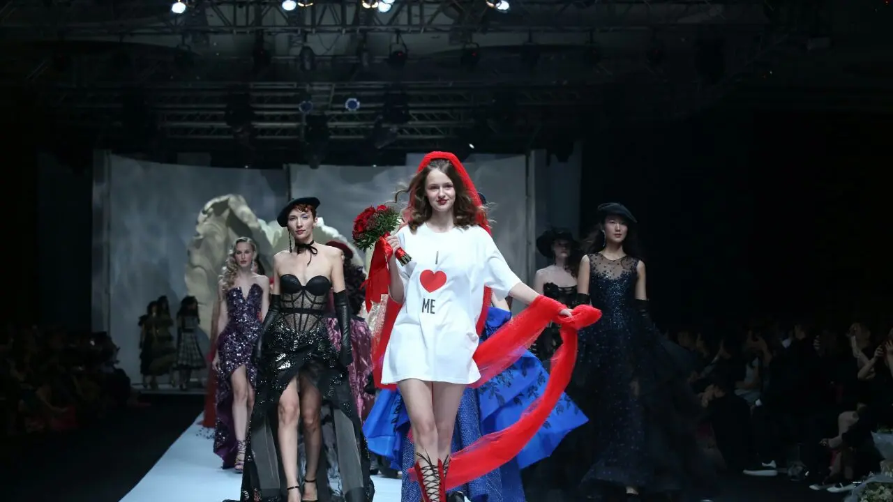 Fashion show tunggal Eddy Betty