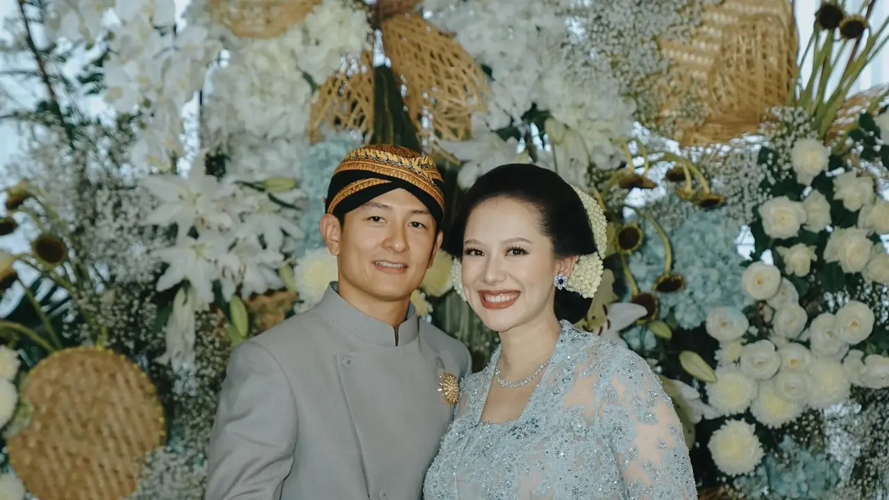 Pesona Cantik Natural Athina, Istri Rio Haryanto di Momen Mitoni dengan Peach Nude Makeup