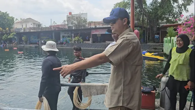 Menteri Transmigrasi, Muhammad Iftitah Sulaiman Suryanagara, mendatangi Desa Ponggok, Klaten, Jawa Tengah.