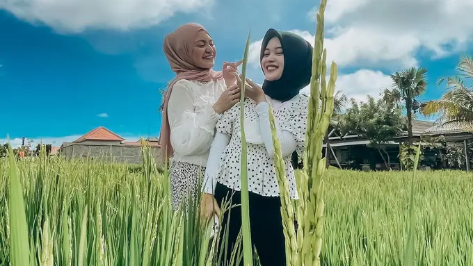 Lihat Kembali Momen Kedekatan Putri Delina dan Nathalie Holscher