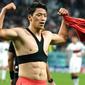 Hwang Hee-Chan with GPS Tracker Vest (AP)