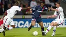 Pada 2001 PSG memboyong Ronaldinho (tengah) ke Paris hingga 2003 dan bermain sebanyak 55 kali dan mencetak 17 gol. (AFP/Jean-Philippe Ksiazek)