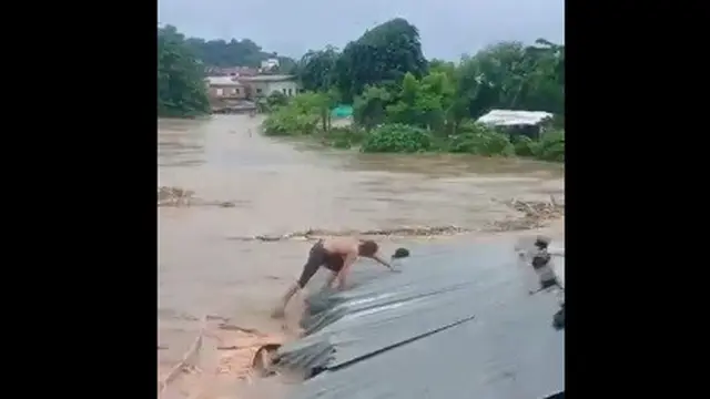 Seorang Warga NTB Hanyut Bersama Rumahnya
