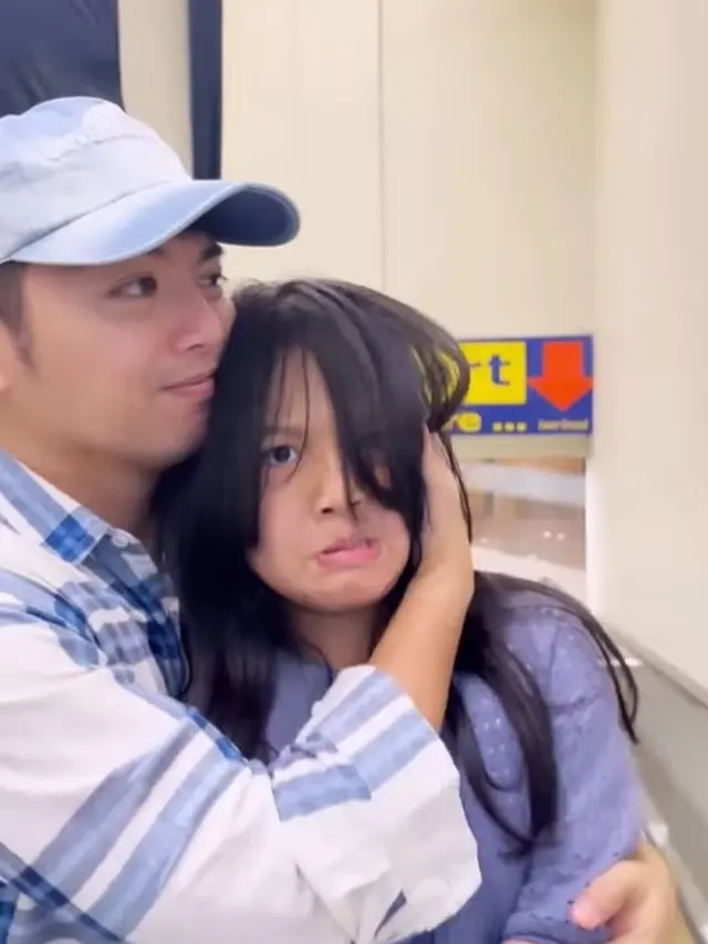 Nicky Tirta dan anaknya (Instagram/nickytirta)