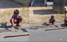 Peduli Jalan Berlubang, Aksi Bocah Tambal Aspal Sendirian Pakai Semen Ini Viral