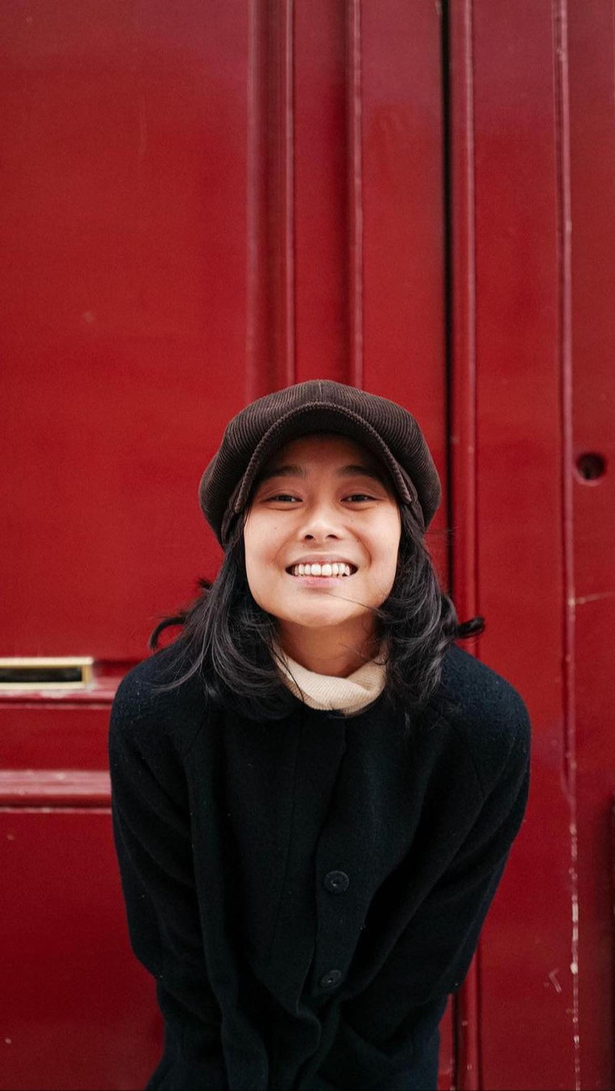 Dhika melanjutkan kuliah di New York University. Ia mengambil jurusan Psikologi dan Jurnalis.