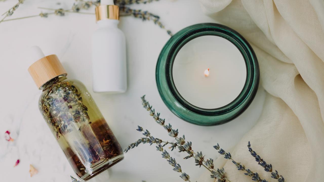 Ilustrasi Minyak Esensial Lavender (©Pexels)