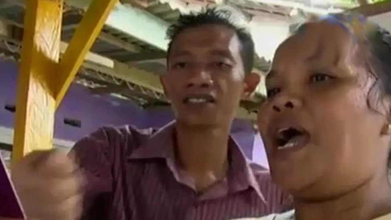 Perjuangan Warkina Guru Honorer dari Cirebon