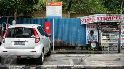 Kendaraan terparkir di ruas jalan yang menggunakan parkir meter, jalan Sabang, Jakarta, Kamis (25/2). Dishubtrans DKI telah menyiapkan anggaran sebesar Rp 20 Milliar. (Liputan6.com/Yoppy Renato)