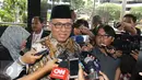 Anggota Majelis Kehormatan MK As'ad Said Ali memberikan keterangan di Gedung KPK, Jakarta, Kamis (2/2). Lima anggota Majelis Kehormatan MK menyambangi KPK untuk penggalian bukti terkait pelanggaran kode etik Patrialis Akbar. (Liputan6.com/Helmi Afandi)