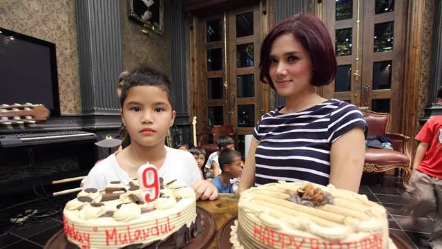 Punya Panggilan Mami, Ini 7 Potret Kebersamaan Mulan Jameela dan Dul Jaelani