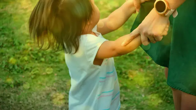 Ilustrasi Anak dan Orangtua