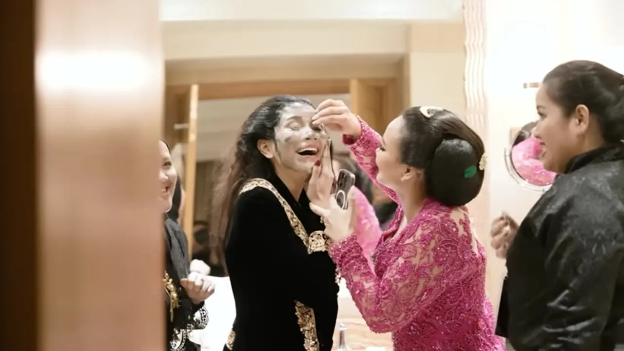 Al dan Alyssa setelah ngunduh mantu (Foto: YouTube The ALs)
