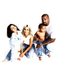 Keluarga Kim Kardashian dan Kanye West memang menjadi sorotan masyarakat dunia. Mereka pun kini baru kedatangan anak ketiga mereka, Chicago West. (instagram/kimkardashian)