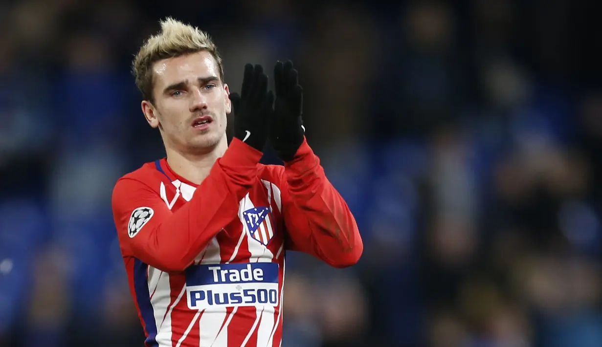 Meski Antoine Griezmann telah menolak pinangan Manchester United, namum Setan Merah masih berharap mendapat servis pemain asal Prancis tersebut. Griezmann sendiri menyatakan ingin bergabung dengan Barcelona pada Januari 2018. (AFP/Ian Kington)