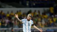 Ekspresi Lionel Messi saat pertandingan Brasil kontra Argentina dalam Kualifikasi Piala Dunia 2018, di stadion Mineirao, Belo Horizonte, Brasil (10/11). (Reuters/Cristiane Mattos)