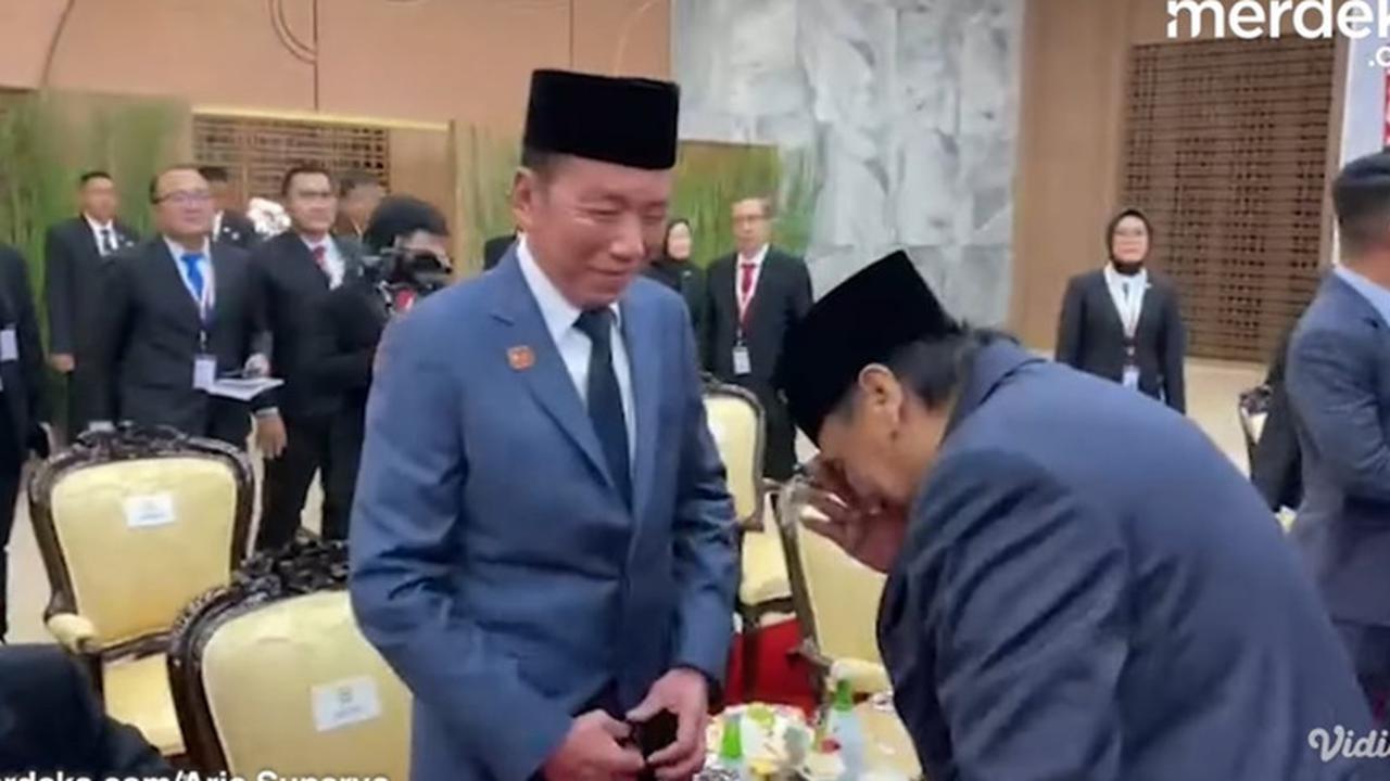 VIDEO: Membungkuk Hormat Komandan 'Korea' Pacul Salami Jokowi di Gedung MPR/DPR
