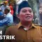 Pekerja Tersetrum di Tiang Listrik