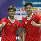 Ganda putra Indonesia, Muhammad Shohibul Fikri/Bagas Maulana berpose setelah mengalahkan ganda putra Malaysia, Beh Chun Meng/Goh Boon Zhe pada laga final bulu tangkis beregu putra SEA Games 2023 di Morodok Techo National Stadium Badminton Hall, Phnom Penh, Kamboja, Kamis (11/5/2023). Muhammad Shohibul Fikri/Bagas Maulana menang dua game langsung 21-12, 22-20. Tim bulu tangkis Indonesia merebut medali emas setelah menang 3-1 atas Malaysia. (Bola.com/Abdul Aziz)