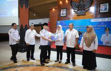 Bupati Trenggalek Serahkan SK Pensiun kepada 90 PNS, Apresiasi Dedikasi Pengabdian