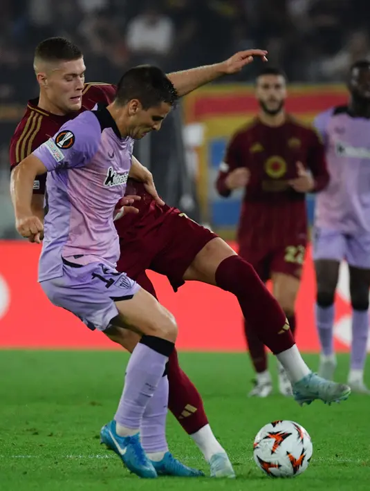 Keunggulan AS Roma atas Athletic Bilbao bertahan hingga akhir babak pertama pertandingan. (Filippo MONTEFORTE/AFP)
