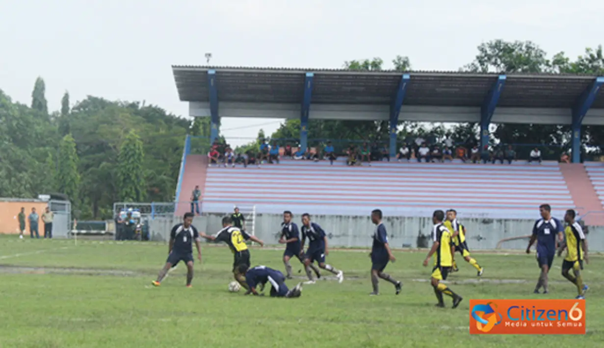 Citizen6, Surabaya: Pertandingan pembuka dalam Kompetisi sepak bola antar Satuan Kerja di lingkungan Kobangdikal ,  digelar di stadion Jala Krida Mandala, Bumimoro, Surabaya. (Pengirim: Penkobangdikal)