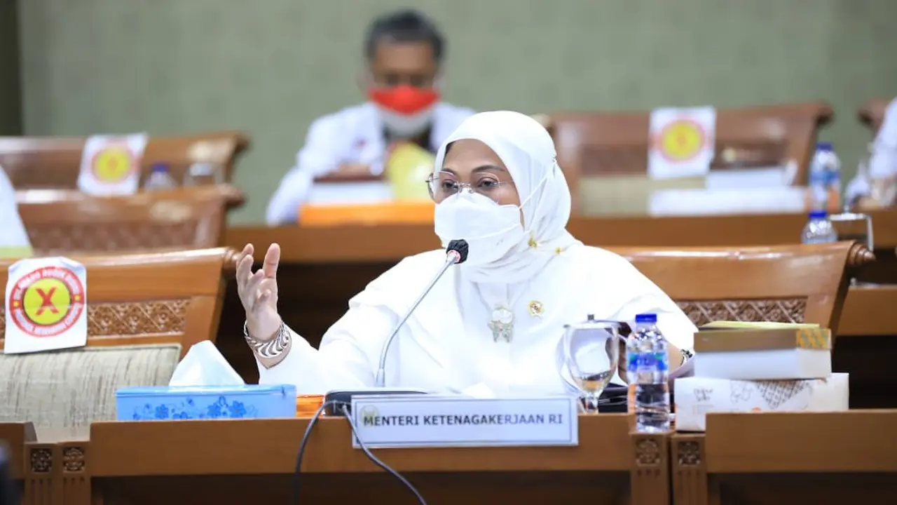 Ida Fauziyah dalam rapat kerja (raker) dengan Komisi IX DPR di Komplek Parlemen Senayan, Jakarta, Senin (24/5/2021).