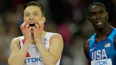 Pelari asal Norwegia, Karsten Warholm memasang ekspresi terkejut setelah berhasil memenangi lomba lari nomor 400 meter halang rintang putra pada Kejuaraan Dunia Atletik 2017 yang berlangsung di London, Inggris, 9 Agustus 2017. (AP Photo/Tim Ireland)