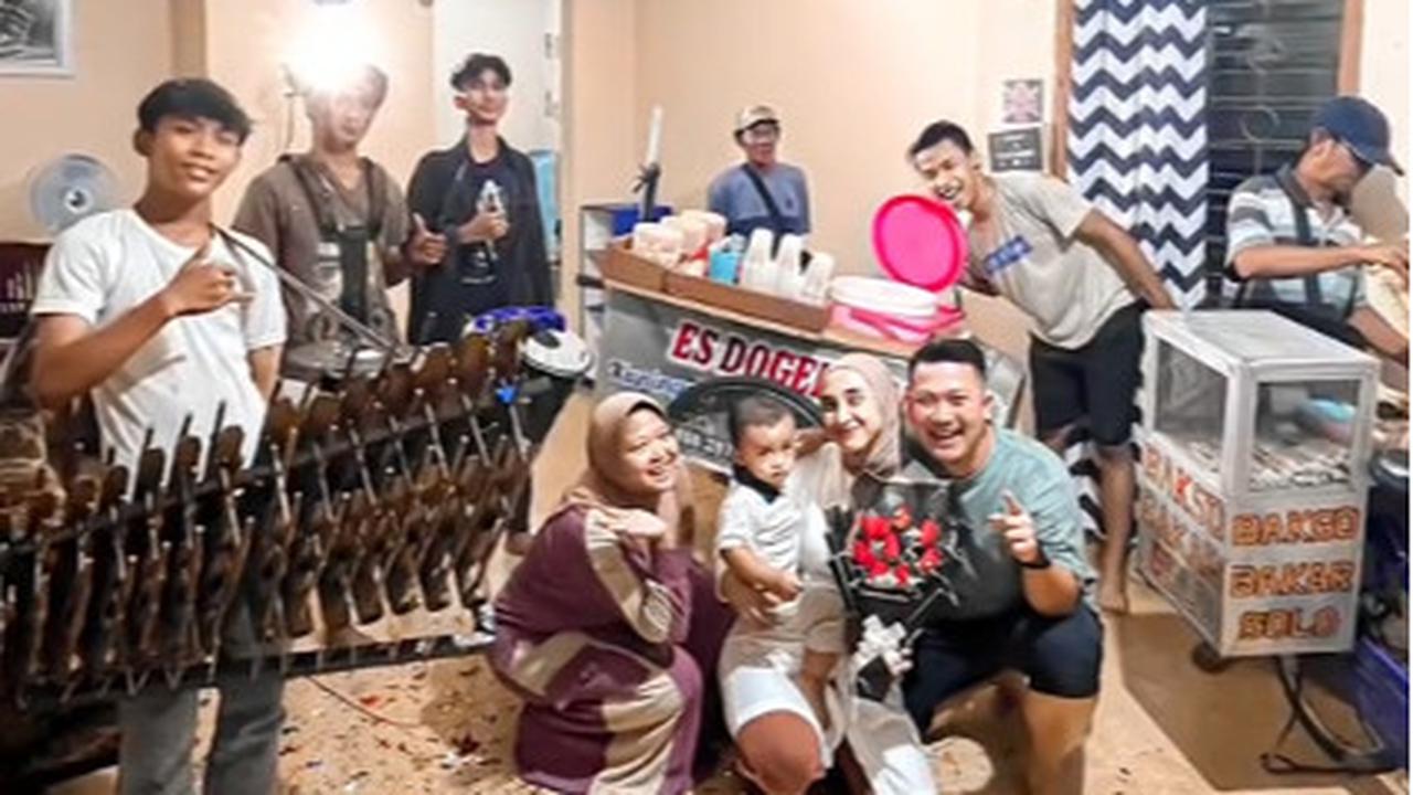 Ada Jajanan Kaki Lima hingga Musik Heboh, Momen Wanita yang Dapati Kejutan Ultah Ini Curi Perhatian