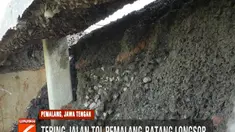Agar tak dilintasi kendaraan, bahu jalan yang retak kini telah dipasangi pembatas berupa kerucut plastik.