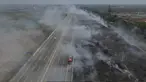 Foto udara kondisi asap dari sisa kebakaran Tempat Pembuangan Sampah (TPS) Ilegal di samping Tol Cibitung-Cilincing, Desa Sumber Jaya, Tambun Utara, Kabupaten Bekasi, Jawa Barat, Senin (25/9/2023). (merdeka.com/Imam Buhori)
