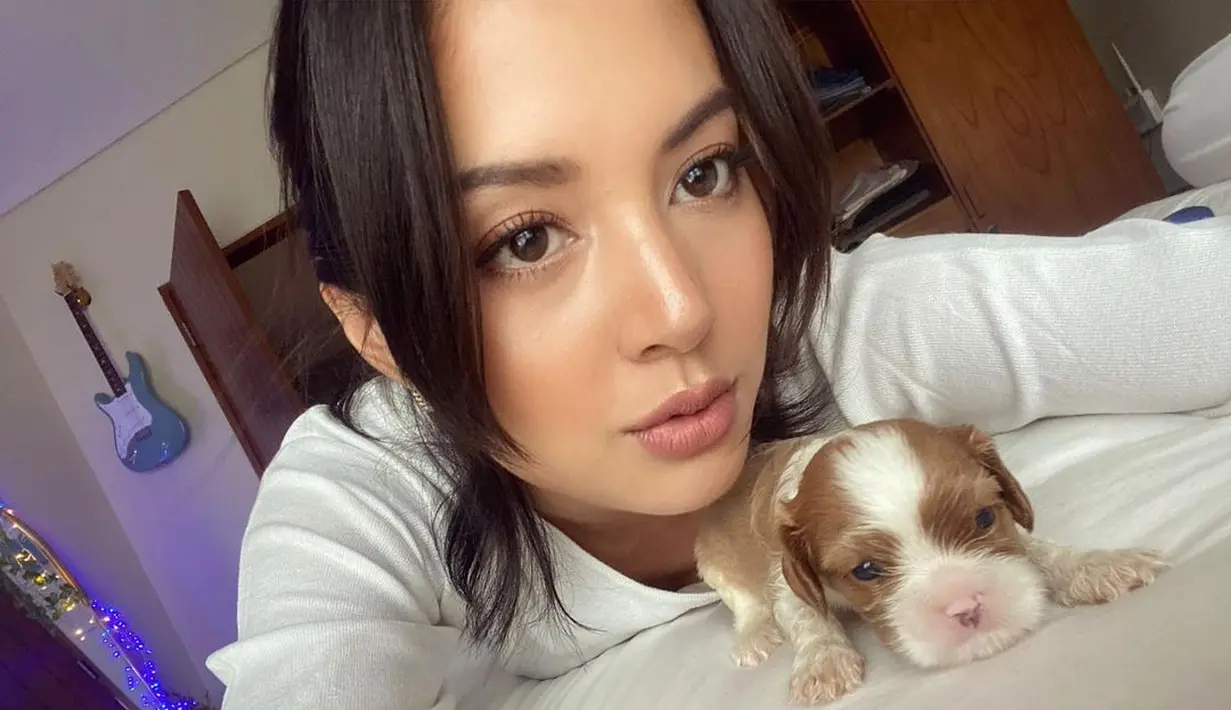 Glowing Skin jadi salah satu tampilan No Makeup Makeup Aurelie yang banyak pujian