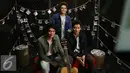 Pemain Band TheOvertunes berpose seusai pembuatan video klip di Jakarta, Rabu (16/12). Album The Overtunes berjudul selamanya, dijadikan official soundtrack film Ngenest Movie dengan lagu Mungkin dan Ku Ingin Kau Tahu. (Liputan6.com/Herman Zakharia)