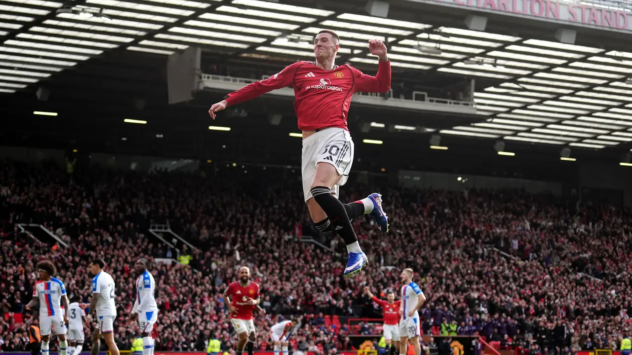 Foto: Lagi-Lagi Benjami Sesko, Cetak Gol Kemenangan dan Bawa MU ke Posisi Tiga Besar Liga Inggris