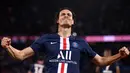 <p>Edinson Cavani. Paris Saint Germain (PSG) harus mengeluarkan 64,5 juta euro atau setara Rp1 triliun untuk mendatangkan striker Uruguay ini dari Napoli di awal musim 2013/2014. Usai 7 musim dan tampil dalam 301 laga dengan torehan 200 gol dan 43 assist serta mempersembahkan 6 gelar Ligue 1, PSG justru melepasnya ke Manchester United di awal musim 2020/2021 dengan status bebas transfer saat kontraknya berakhir. (AFP/Franck Fife)</p>